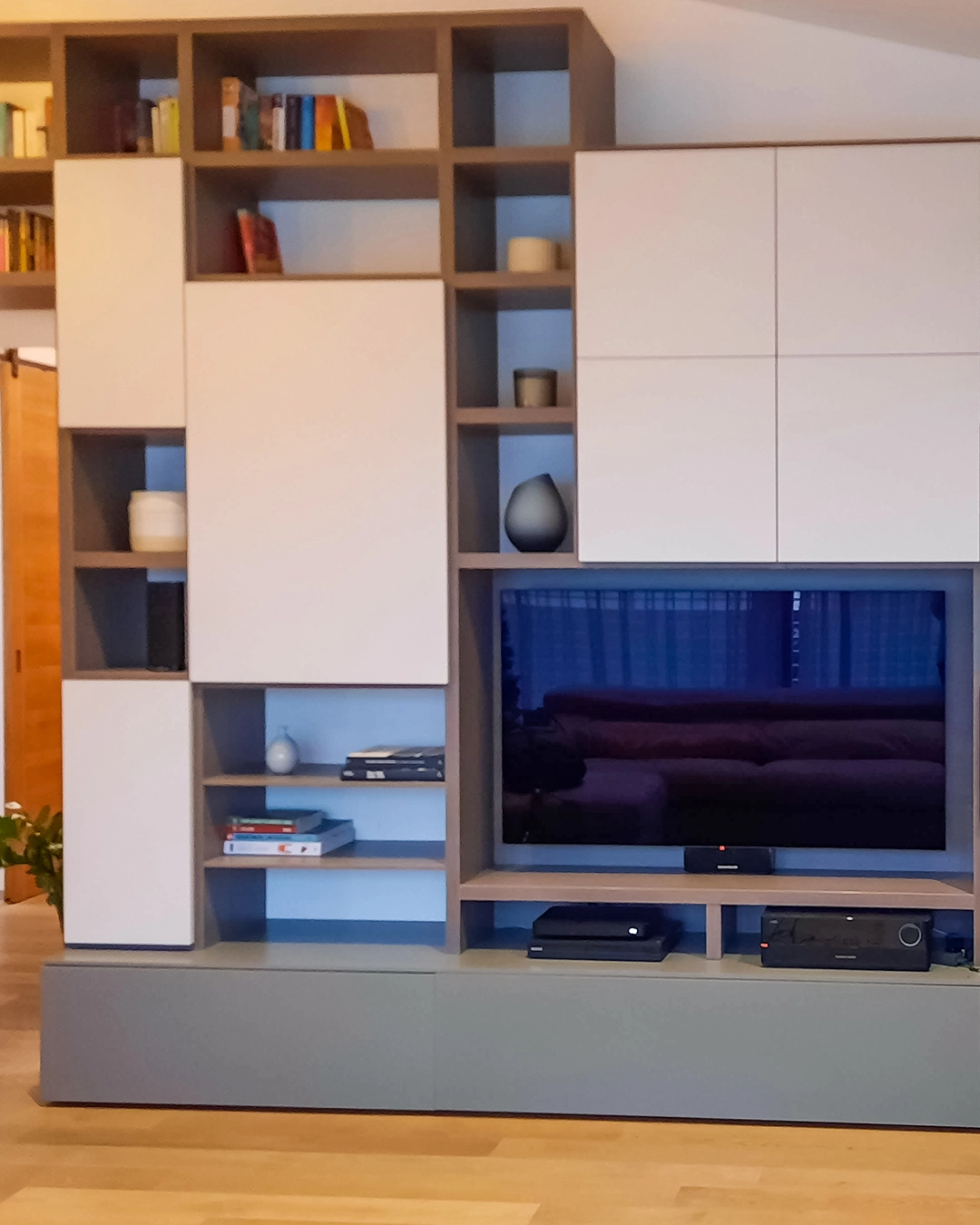Mobile TV su misura con libreria
