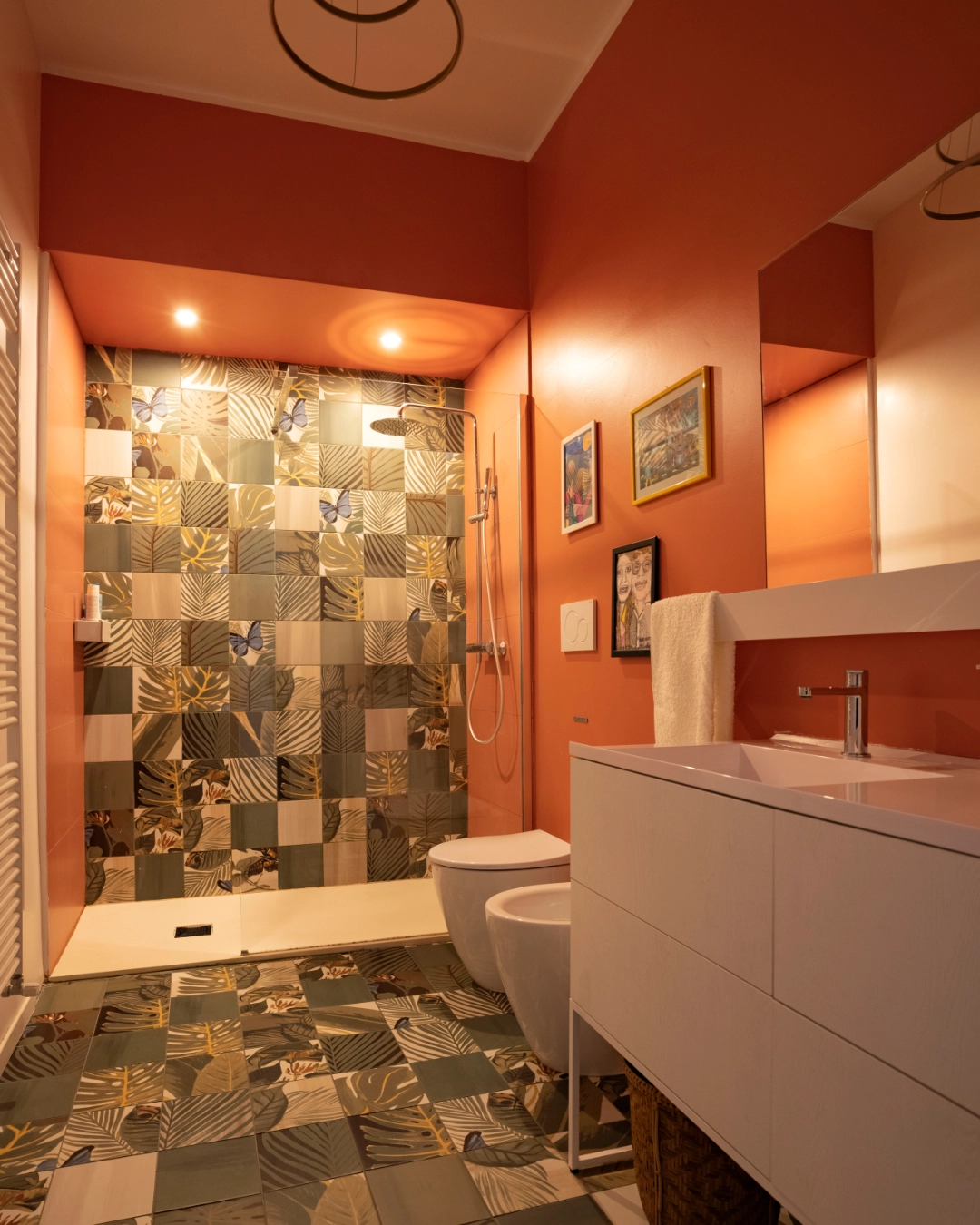 Bagno degli uomini — cementine Jungle e resina terracotta
